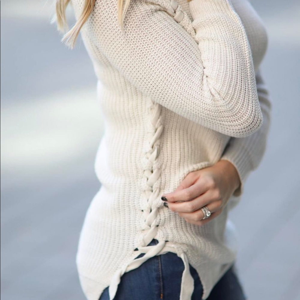 Side knot sweater
